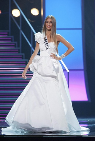 Illustration for article titled The Agony And The Ecstasy Of Miss Universe Gowns